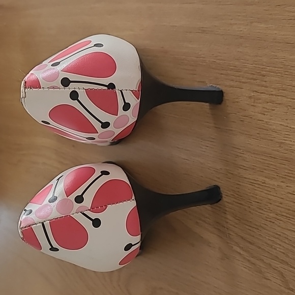 Shoes - Picture 2 of 6